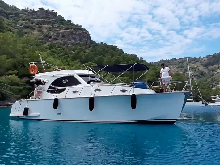 Louer Bateau à moteur avec ou sans skipper Custom Made à Göcek