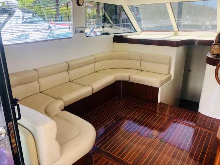 Location Bateau à moteur Custom Made avec permis