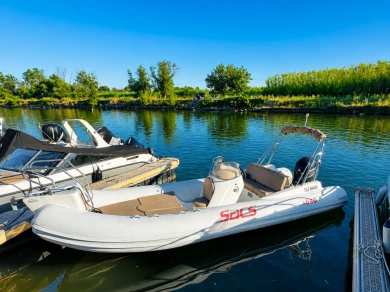 Yacht charter Les Salins d'Hyères - Sacs Sacs S 640 on SamBoat