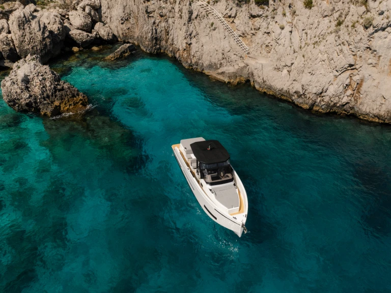 Louer Bateau à moteur avec ou sans skipper De Antonio à Naples