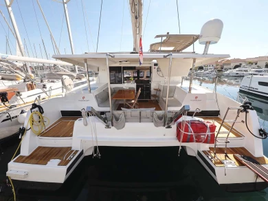 Catamaran rental in Trogir - Fountaine Pajot Lucia 40