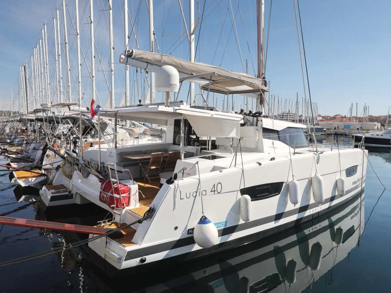 Location bateau Fountaine Pajot Lucia 40 à Trogir sur Samboat