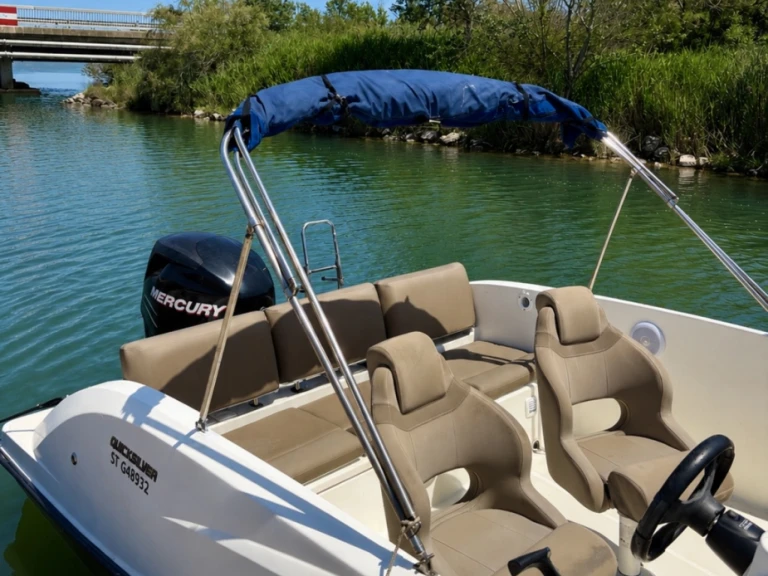Bateau à moteur à louer à Carnon-Plage au meilleur prix