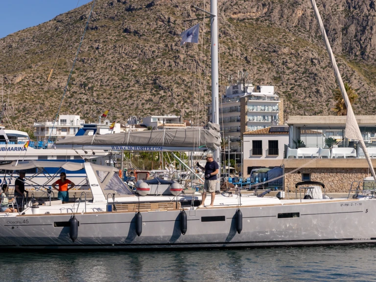 Location à Port de Pollença - Bénéteau Oceanis 45 sur SamBoat