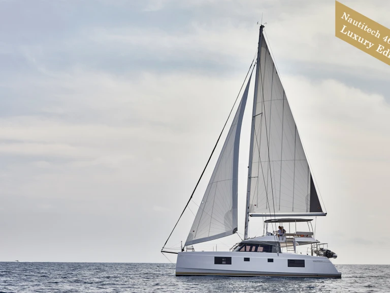 Catamaran à louer à Álimos au meilleur prix