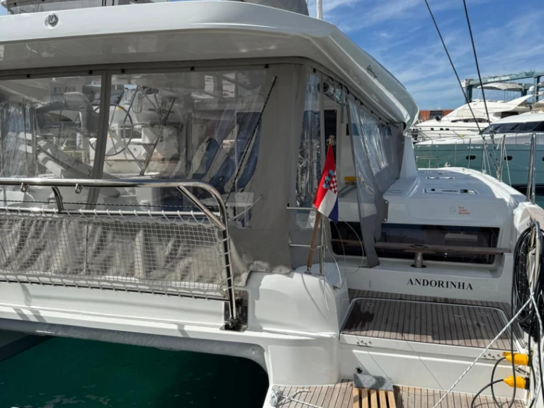 Catamaran à louer à Rogoznica au meilleur prix