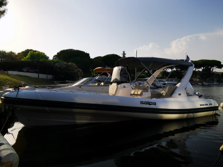 Louer Semi-rigide avec ou sans skipper Salpa à Mandelieu-la-Napoule
