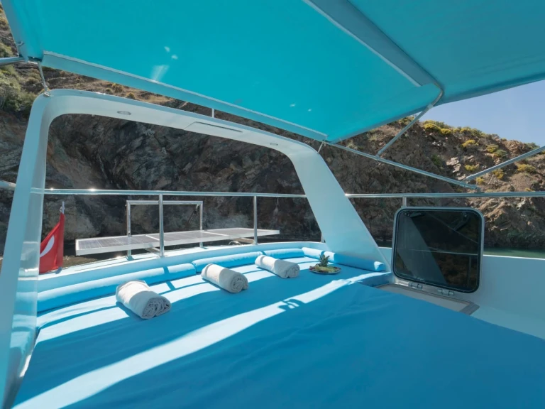 Location Bateau à moteur Custom Made avec permis