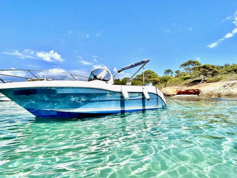 Location à Les Salins d'Hyères - Quicksilver Quicksilver 635 Commander sur SamBoat