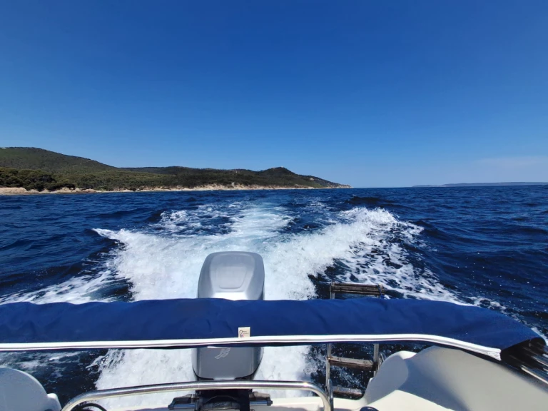 Louez un Quicksilver Quicksilver 635 Commander à Les Salins d'Hyères
