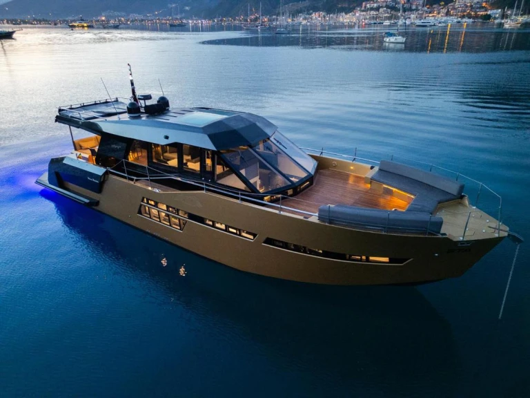 Location Bateau à moteur Custom Made avec permis