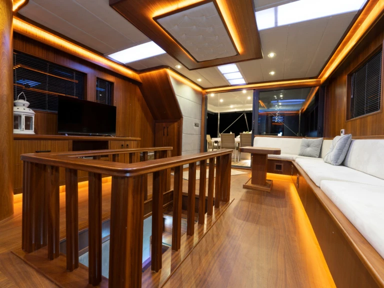 Location Bateau à moteur Custom Made avec permis