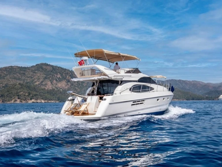 Louer Bateau à moteur avec ou sans skipper Custom Made à Göcek