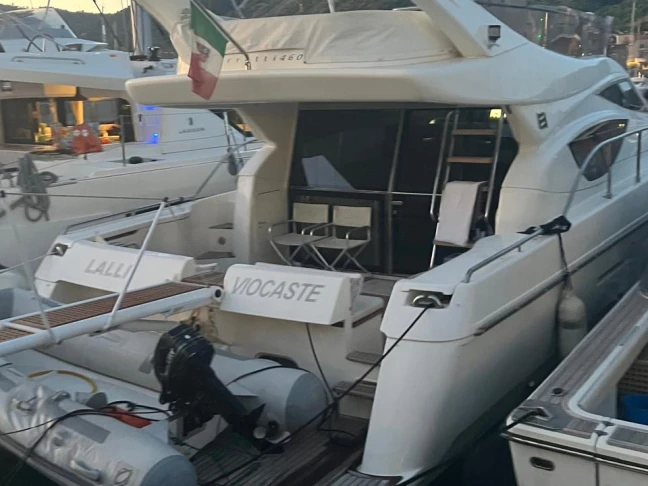 Bateau à moteur à louer à Polignano a Mare au meilleur prix