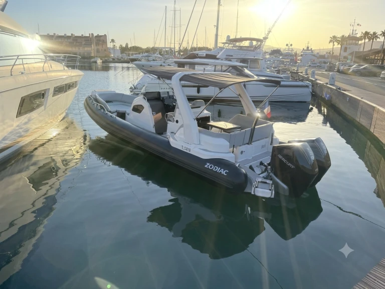 Location à Port Cogolin - Zodiac Medline 9 sur SamBoat