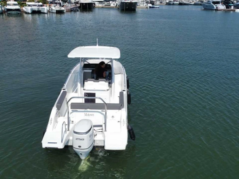 Location à Port Cogolin - Jeanneau Cap Camarat 7.5 CC sur SamBoat