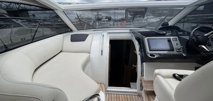 Princess V40 a louer à Port de Sitges Aiguadolç