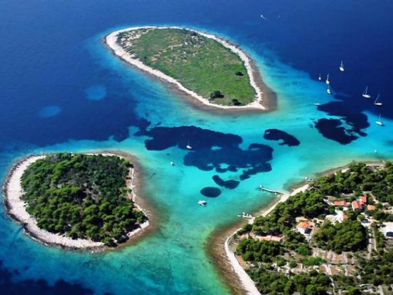 Location bateau Jeanneau Cap Camarat 7.5 CC Style à Split sur Samboat