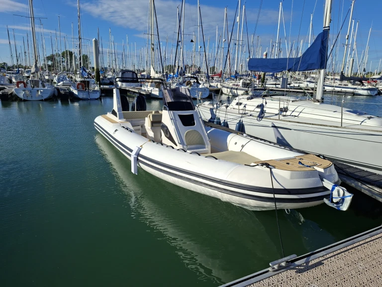 Louer Semi-rigide avec ou sans skipper Tiger à Sainte-Maxime