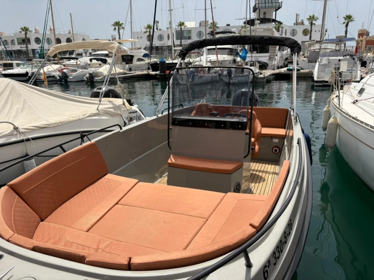 Location bateau Giant 600 SPORT à Port d'Alicante sur Samboat