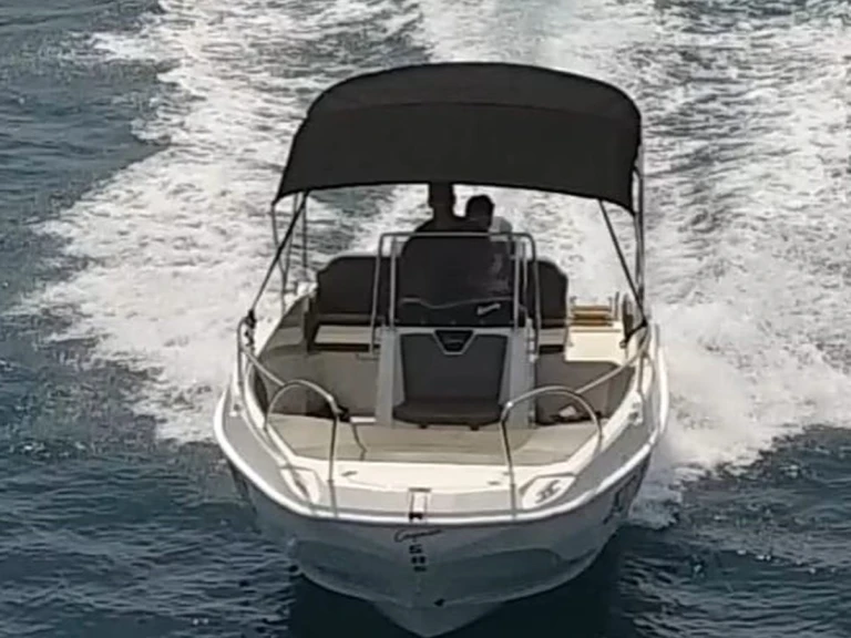 Louez un speedy Cayman 585 à Trogir