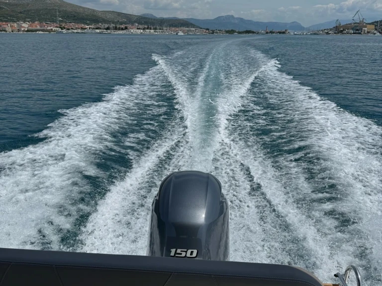 Louer Bateau à moteur avec ou sans skipper speedy à Trogir