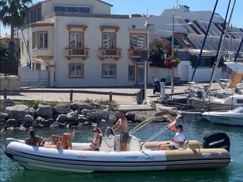 Louer Semi-rigide avec ou sans skipper Lomac à Mauguio