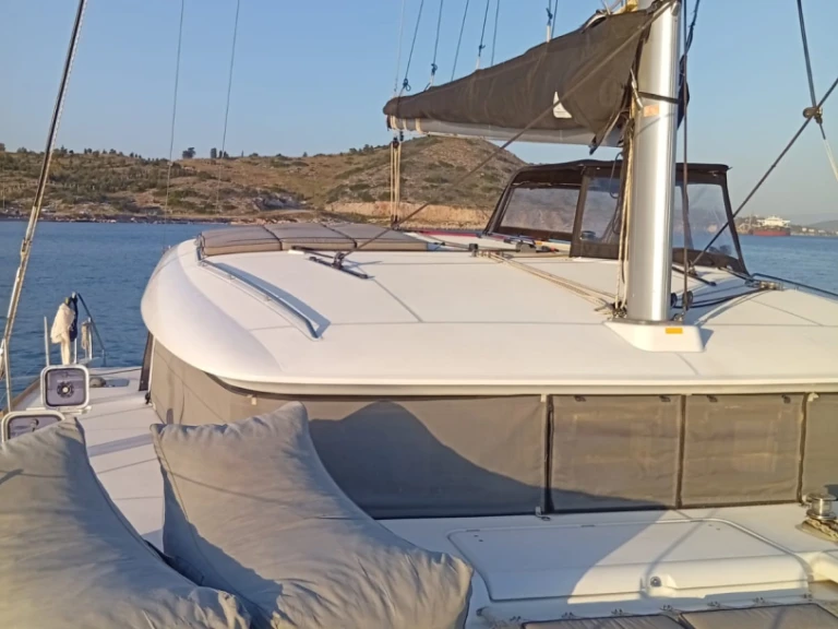 Louer Catamaran avec ou sans skipper Lagoon à Álimos