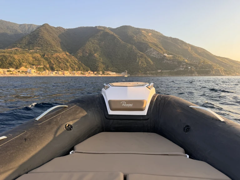 Location Bateau à moteur à Reggio Calabria - Ranieri Ranieri Cayman 28.0 Executive