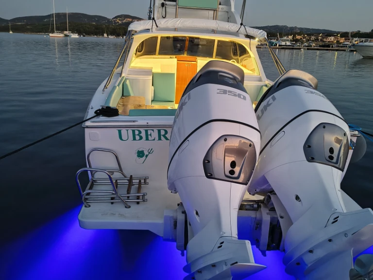 Louer Bateau à moteur avec ou sans skipper Bertram à Porto Pozzo