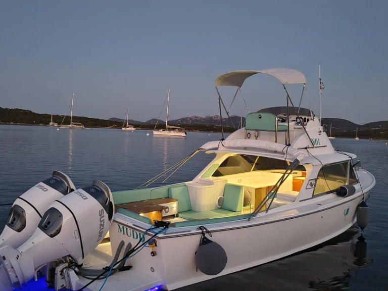 Bateau à moteur à louer à Porto Pozzo au meilleur prix