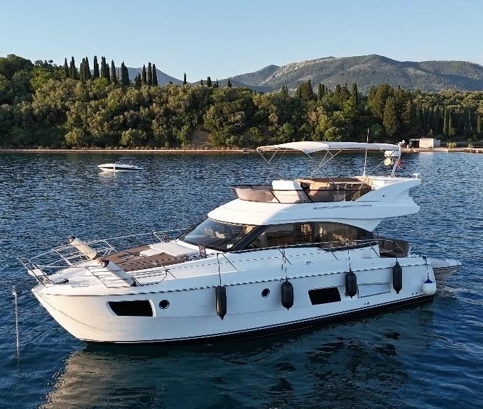 Louez un Bavaria Virtess 420 à Tivat