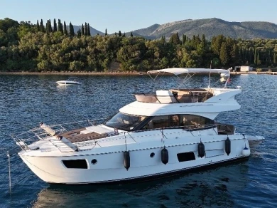 Ein Bavaria Virtess 420 mieten in Tivat