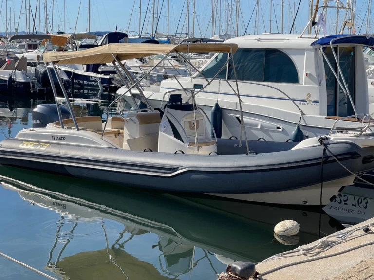 Semi-rigide à louer à Hyères au meilleur prix