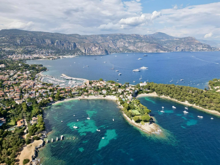 Location Bateau à moteur à Nice - Jeanneau Cap Camarat 10.5 WA