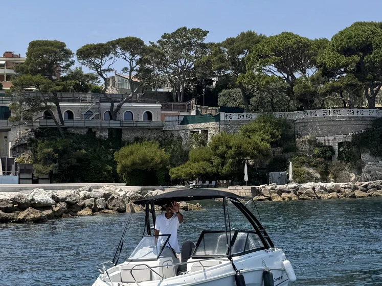 Location bateau Jeanneau Cap Camarat 10.5 WA à Nice sur Samboat