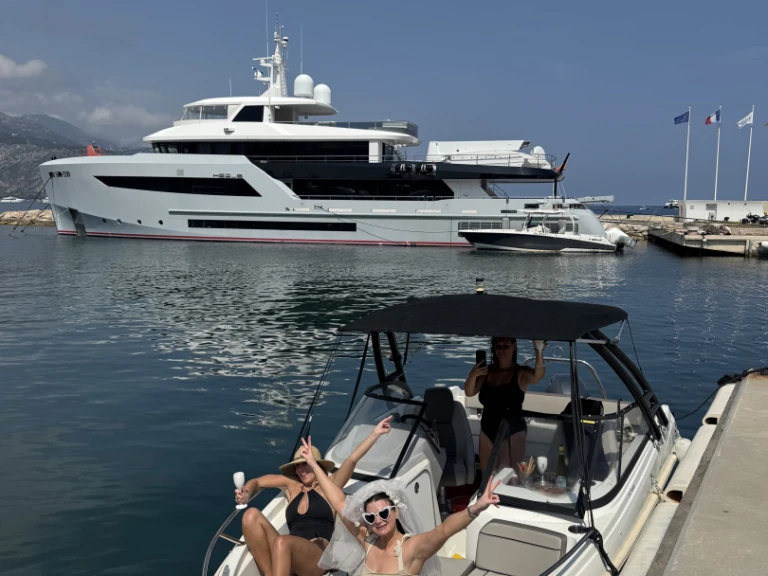 Louer Bateau à moteur avec ou sans skipper Jeanneau à Nice