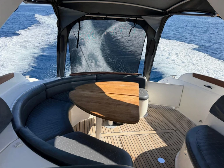 Location bateau Jeanneau Prestige 34 Open à Beaulieu-sur-Mer sur Samboat