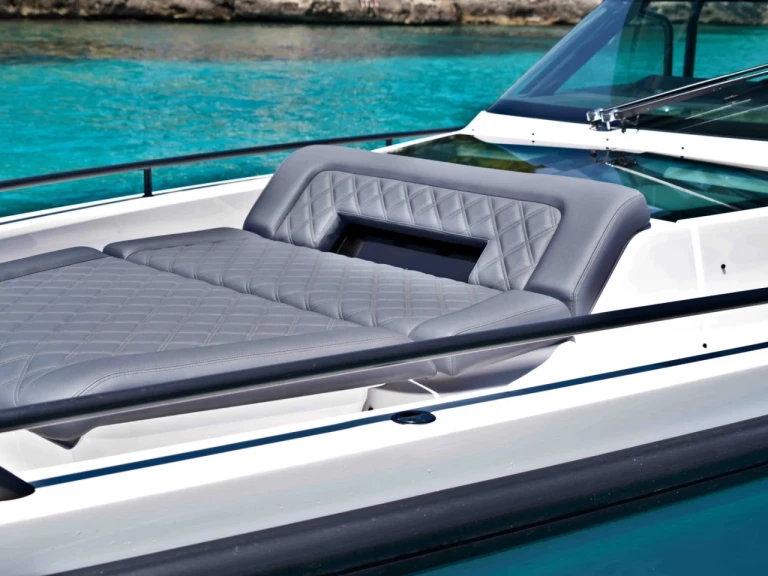 Bateau à moteur à louer à Port de Cap d'Ail au meilleur prix