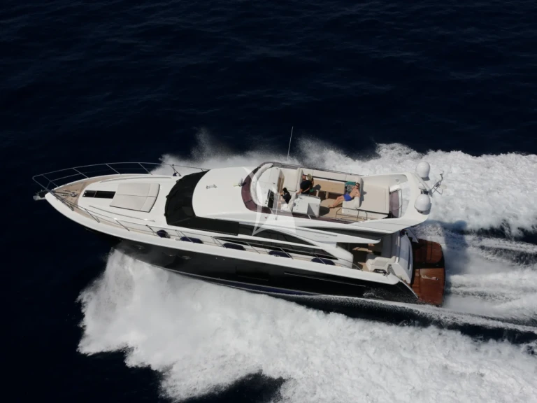 Location bateau Beaulieu-sur-Mer pas cher Princess 64 Fly