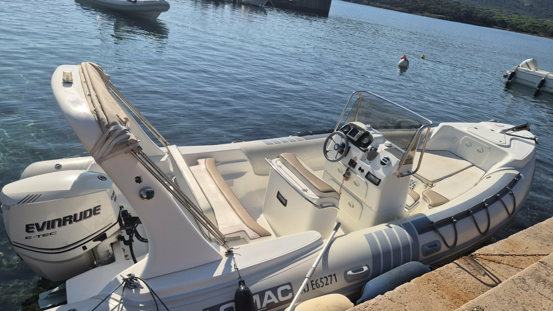 Louer Semi-rigide avec ou sans skipper Lomac à Porto-Vecchio