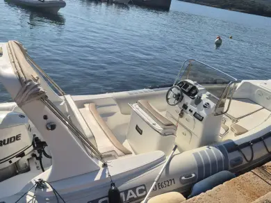 Louer Semi-rigide avec ou sans skipper Lomac à Porto-Vecchio