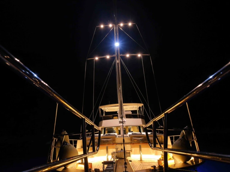 Location Yacht Custom Made avec permis