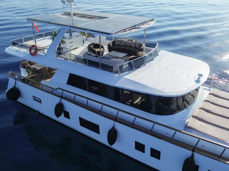 Location Yacht Custom Made avec permis