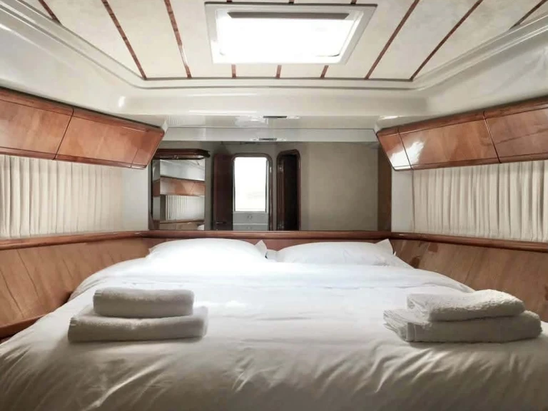 Location Yacht Ferretti avec permis