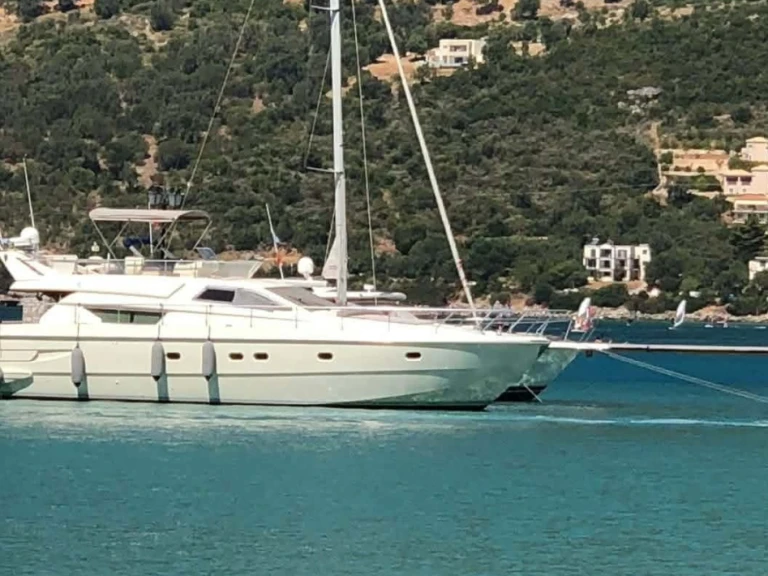 Location Yacht Ferretti avec permis