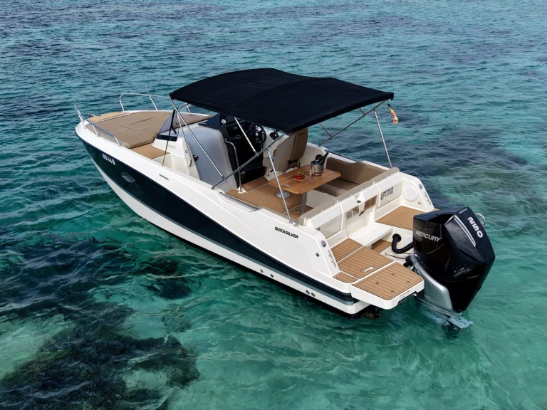 Bateau à moteur à louer à Marina Ibiza au meilleur prix