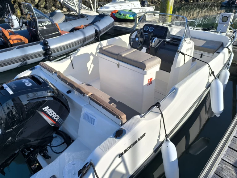 Location Bateau à moteur Quicksilver avec permis