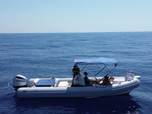 Location Semi-rigide Joker Boat avec permis