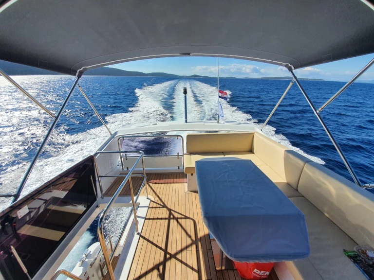 Location Yacht Sealine avec permis